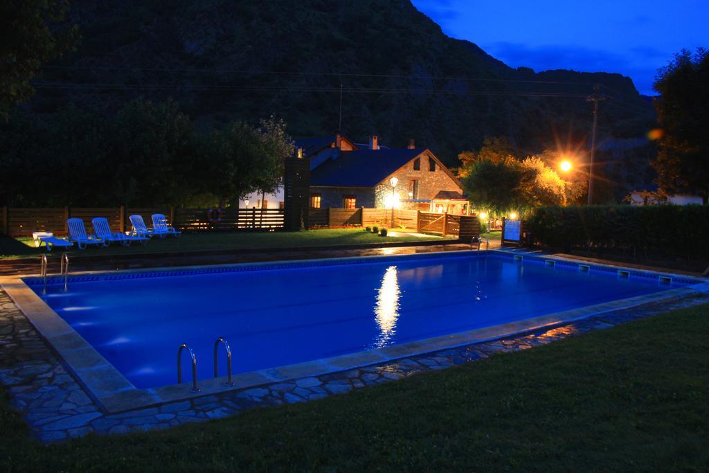 Bungalows Nou Camping La Guingueta D'Aneu Exterior foto